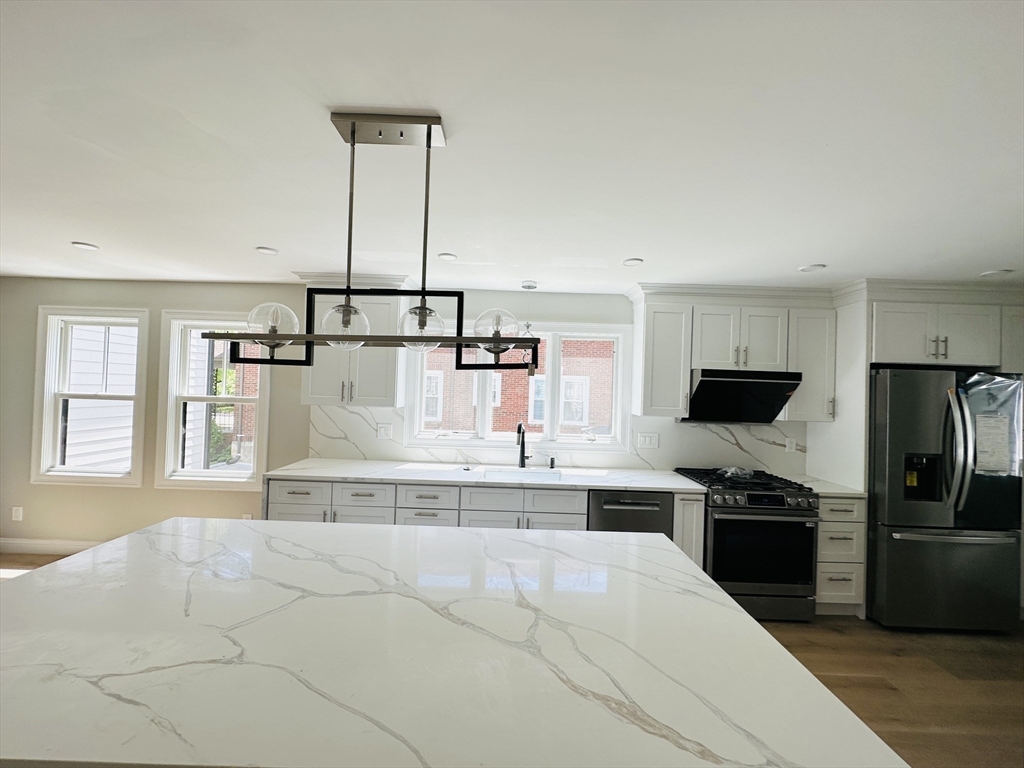 123 Oxford Road, Unit 123 Newton, MA 02459 - Photo 3 of 18