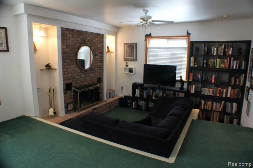 3002 Harvard Road Royal Oak, MI 48073 - Photo 9 of 16 Family Room.jpg