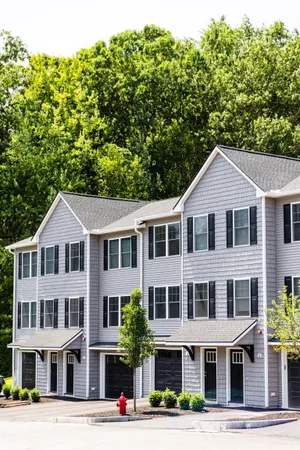 $3,100 | 1 Saddle Rock Way, Manchester, NH 03102