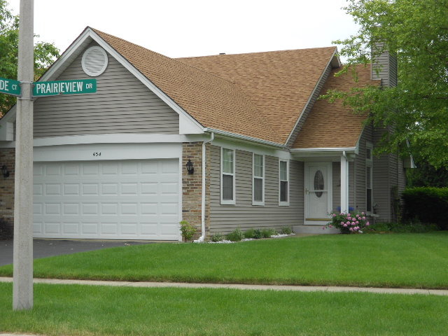 a view of a house with a backyard