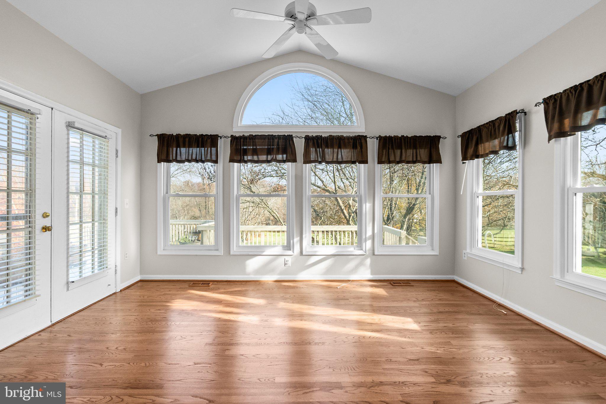 9716 Huntmaster Road Gaithersburg, MD 20882 - Photo 17 of 55