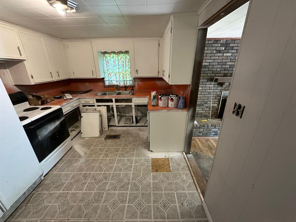 1219 Canal Street Ringgold, LA 71068 - Photo 8 of 14 a kitchen with furniture a window and stainless steel appliances