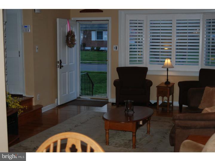 484 Kent Road Springfield, PA 19064 - Photo 3 of 15 Living Room