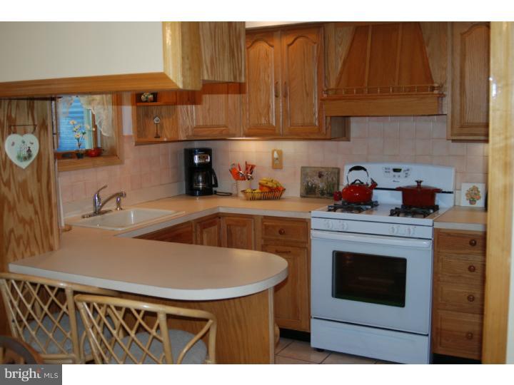 484 Kent Road Springfield, PA 19064 - Photo 5 of 15 Kitchen