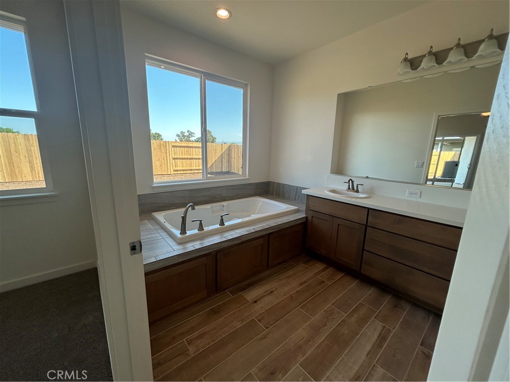 325 Bainbridge Place Chico, CA 95973 - Photo 21 of 26 a bathroom with a tub sink and mirror