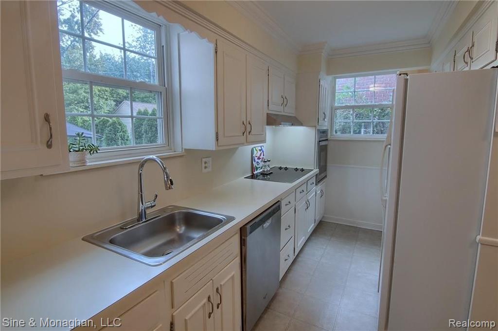 336 Merriweather Road Grosse Pointe Farms, MI 48236 - Photo 4 of 28
