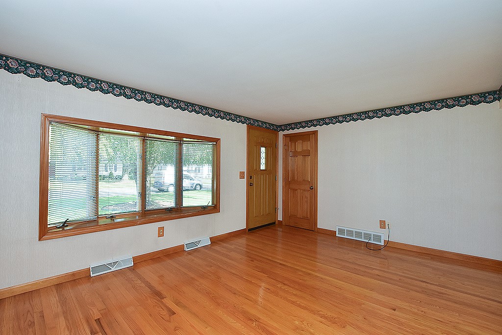 21 Raymond Drive Cumberland, RI 02864 - Photo 3 of 9