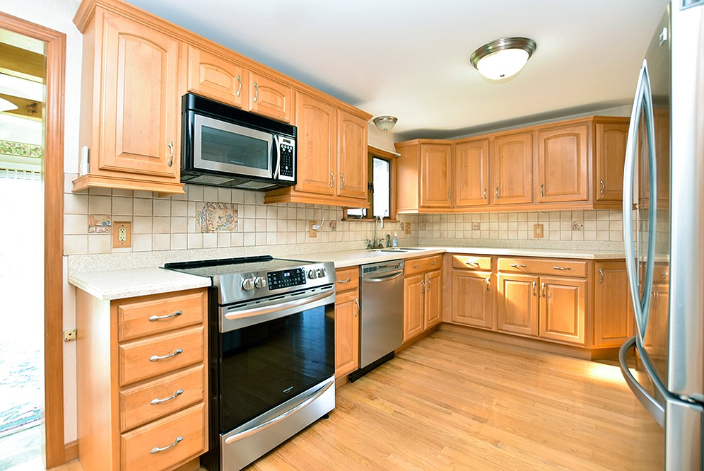 21 Raymond Drive Cumberland, RI 02864 - Photo 4 of 9