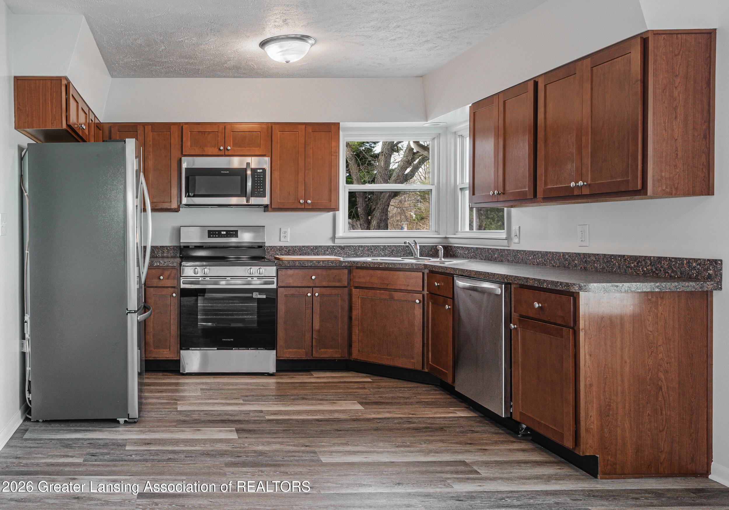 2711 Pleasant Grove Road Lansing, MI 48910 - Photo 7 of 31 Kitchen