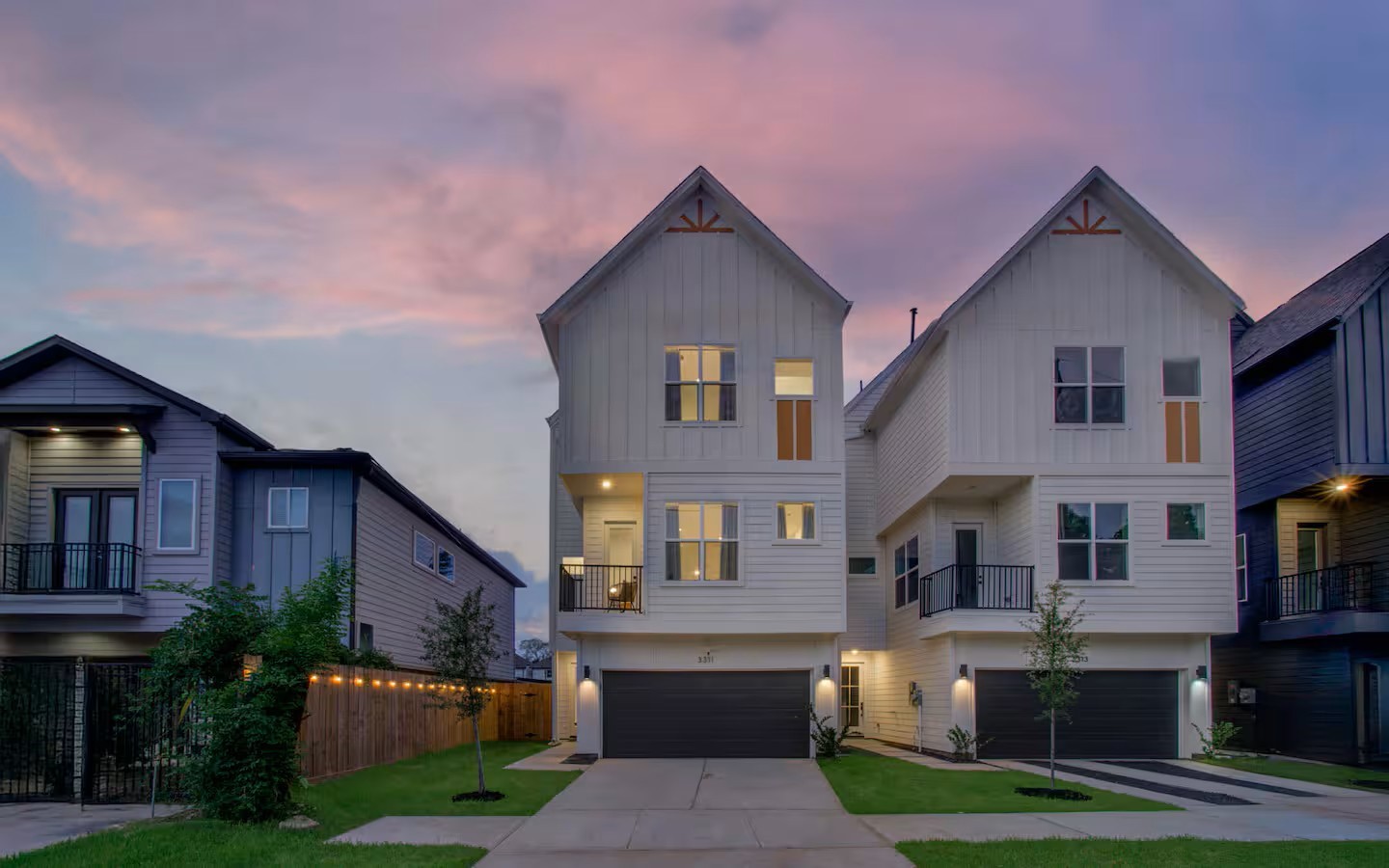 Located in Southeast Houston, this hidden gem features a fully equipped dream kitchen, a central location, and 3 bedrooms for plenty of sleeping space!