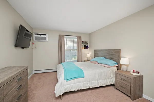 $2,250 | 4618 Cedar Lake Road, Unit 6, St. Louis Park, MN 55416