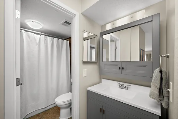 $2,250 | 4618 Cedar Lake Road, Unit 6, St. Louis Park, MN 55416