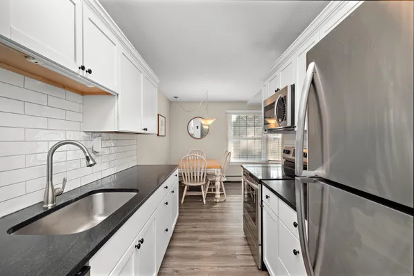 $2,250 | 4618 Cedar Lake Road, Unit 6, St. Louis Park, MN 55416