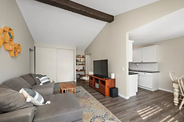 $2,250 | 4618 Cedar Lake Road, Unit 6, St. Louis Park, MN 55416