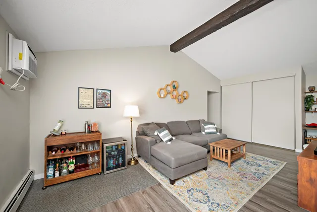 $2,250 | 4618 Cedar Lake Road, Unit 6, St. Louis Park, MN 55416