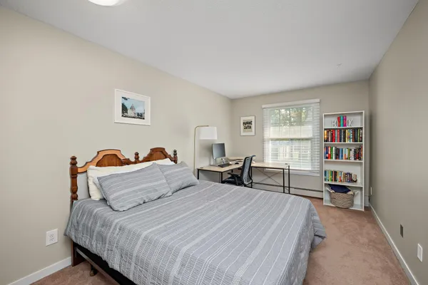 $2,250 | 4618 Cedar Lake Road, Unit 6, St. Louis Park, MN 55416