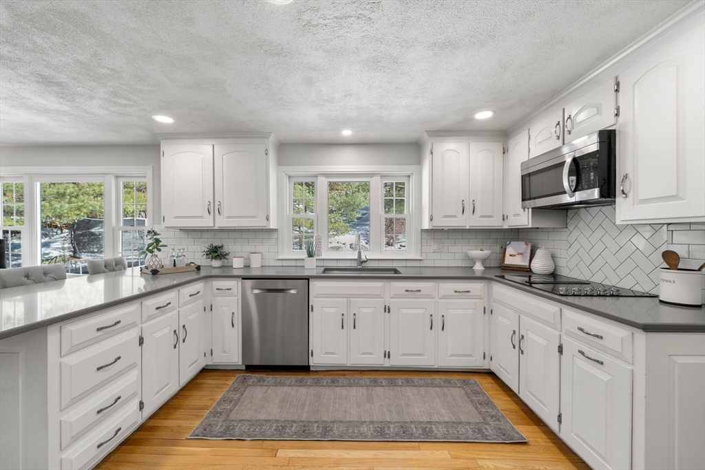 7 Mohawk Lane Lynnfield, MA 01940 - Photo 16 of 42