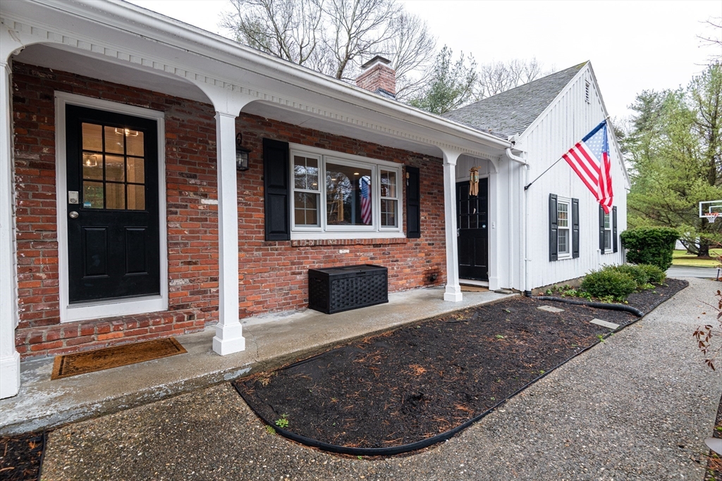 7 Mohawk Lane Lynnfield, MA 01940 - Photo 3 of 42