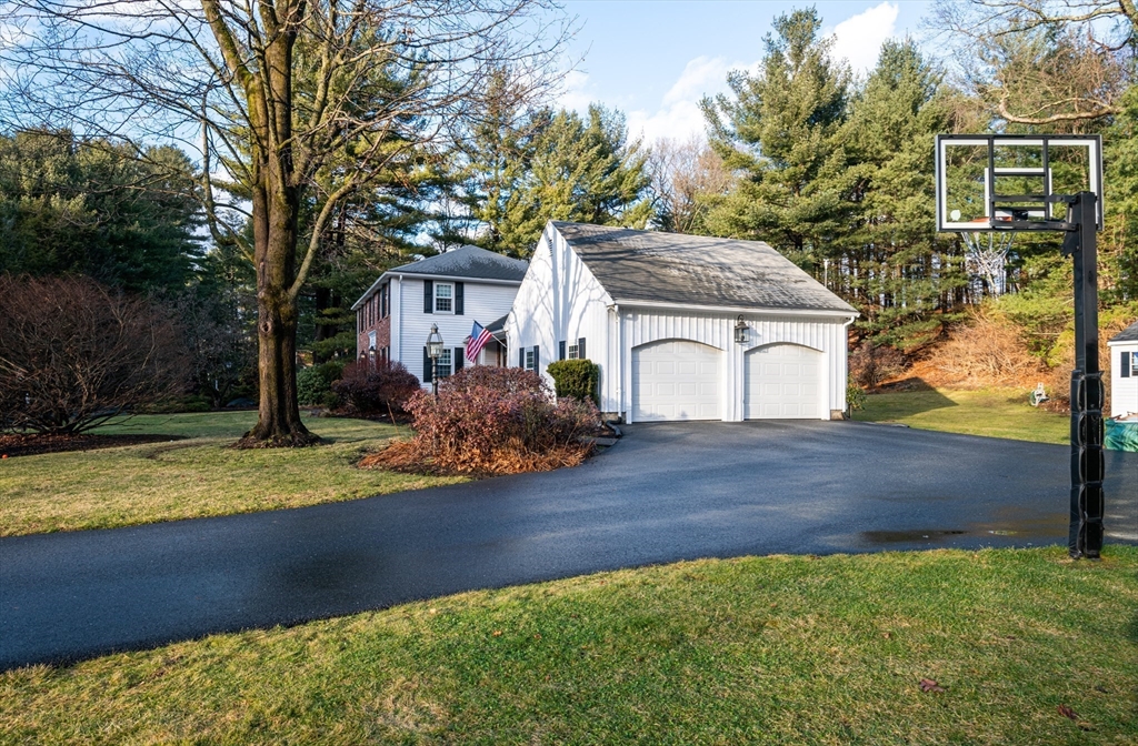 7 Mohawk Lane Lynnfield, MA 01940 - Photo 4 of 42