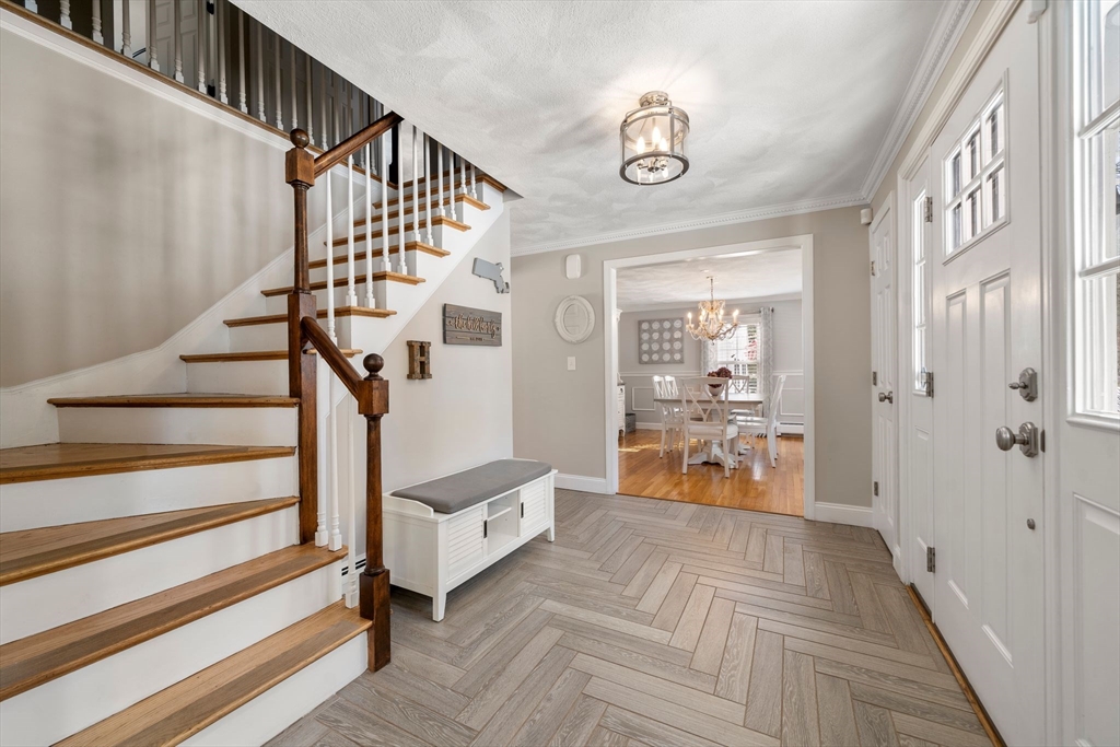 7 Mohawk Lane Lynnfield, MA 01940 - Photo 6 of 42