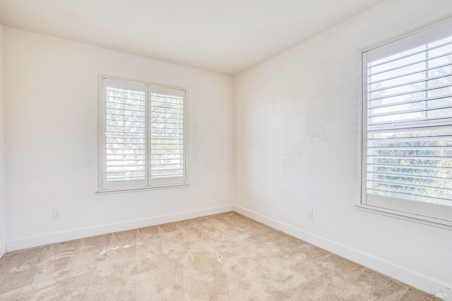 305 Birch Ridge Drive Rio Vista, CA 94571 - Photo 20 of 30 an empty room with a window