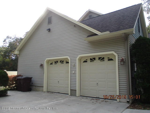 15 Allard Road Bayville, NJ 08721 - Photo 2 of 17 2 CAR GARAGE