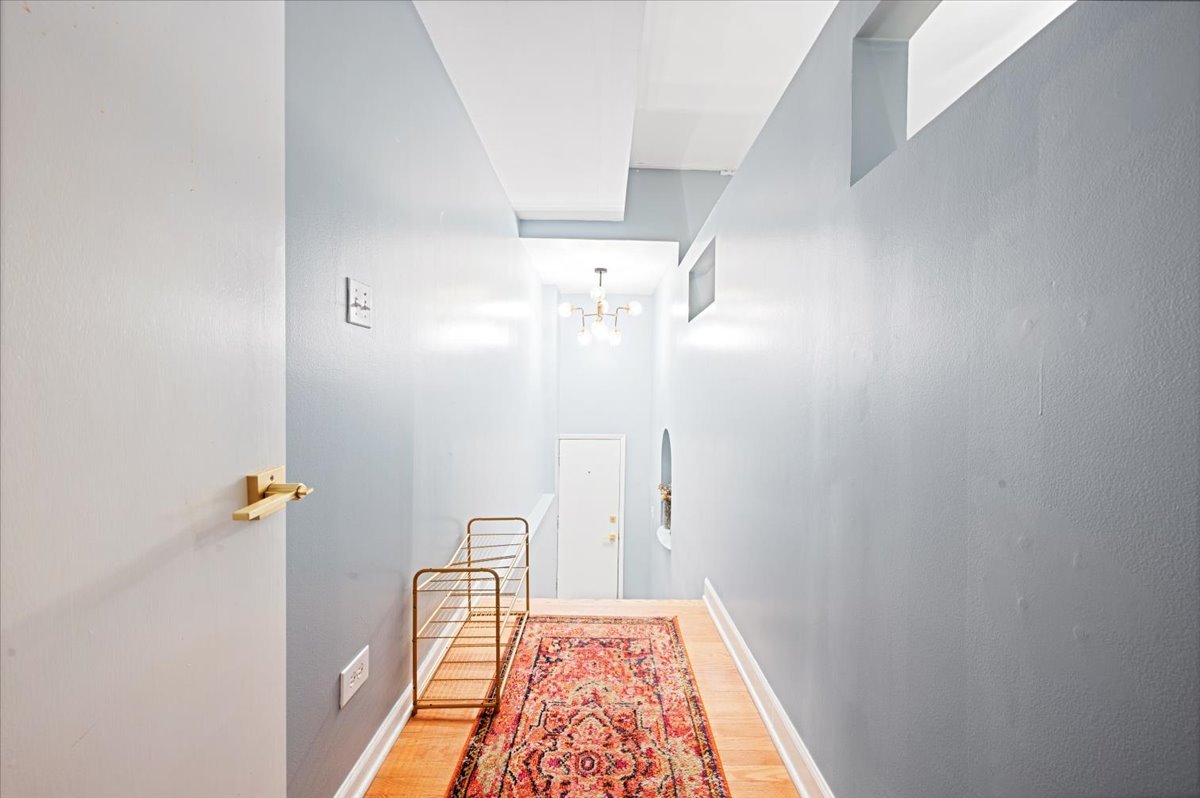4053 North Sheridan Road, Unit 3 Chicago, IL 60613 - Photo 12 of 14 Gallery Image 12