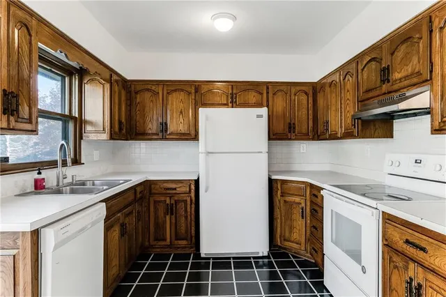 $230,000 | 7525 North Virginia Avenue, Gladstone, MO 64118