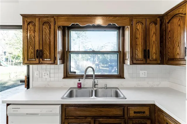 $230,000 | 7525 North Virginia Avenue, Gladstone, MO 64118