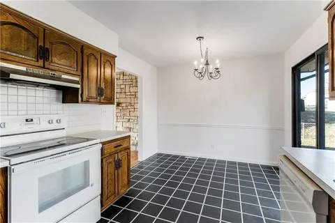 $230,000 | 7525 North Virginia Avenue, Gladstone, MO 64118