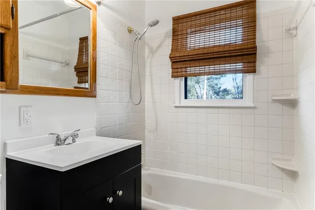 $230,000 | 7525 North Virginia Avenue, Gladstone, MO 64118