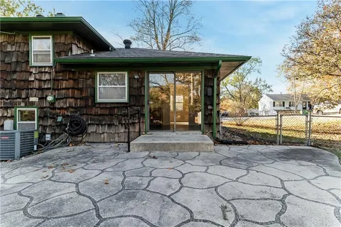 $230,000 | 7525 North Virginia Avenue, Gladstone, MO 64118