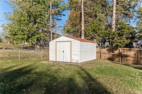 $230,000 | 7525 North Virginia Avenue, Gladstone, MO 64118