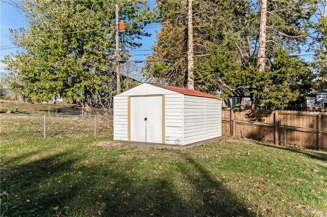 $230,000 | 7525 North Virginia Avenue, Gladstone, MO 64118