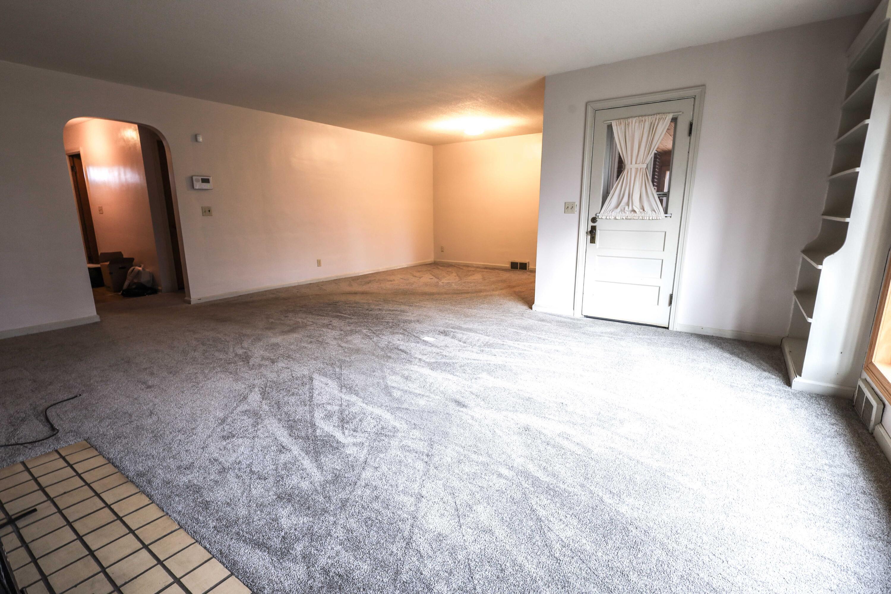 262 South Quentin Road Newark, OH 43055 - Photo 2 of 37 Living Room