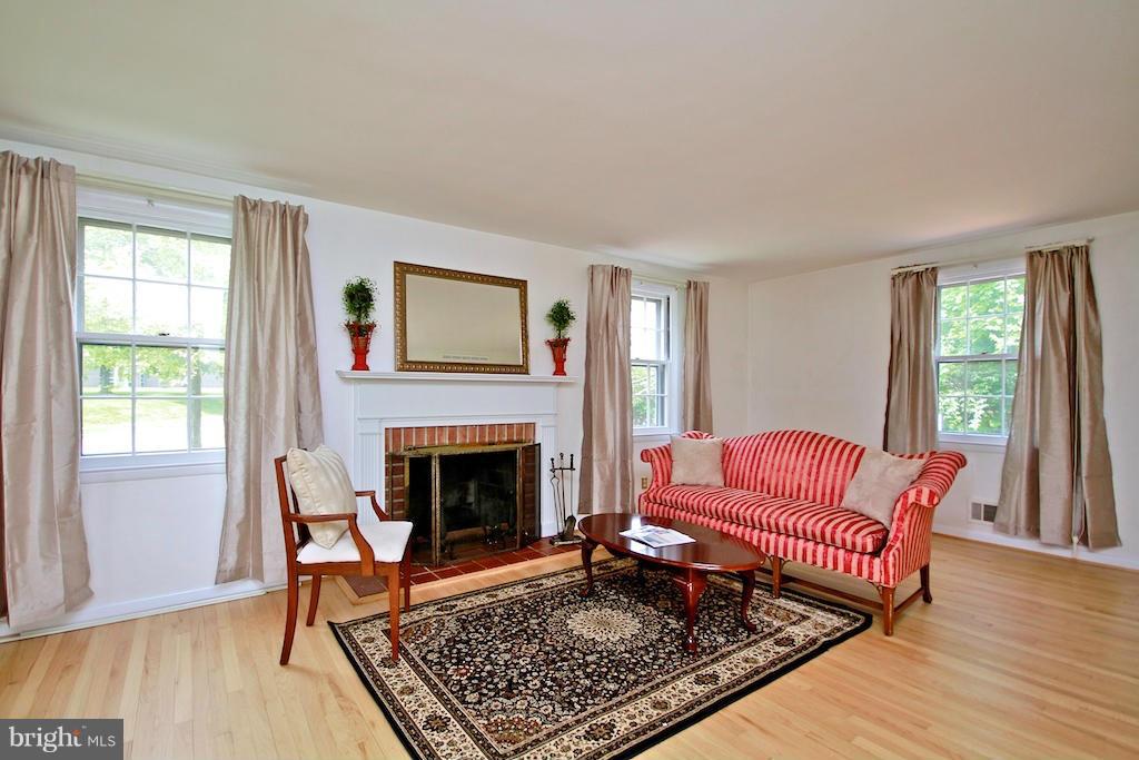 8200 Burnley Road Baltimore, MD 21204 - Photo 2 of 21 a living room with furniture rug and window