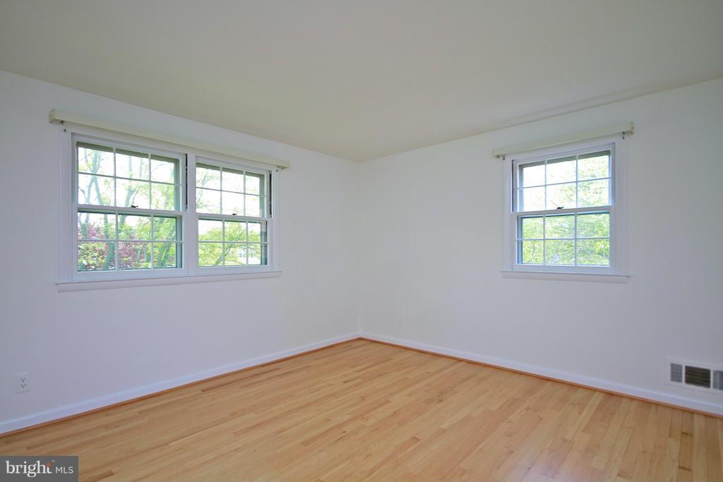 8200 Burnley Road Baltimore, MD 21204 - Photo 16 of 21 an empty room with a window