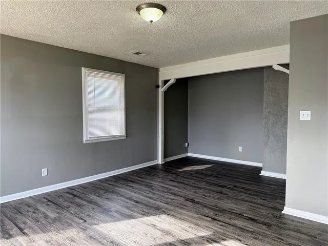 $180,000 | 6004 East 152nd Street, Grandview, MO 64030