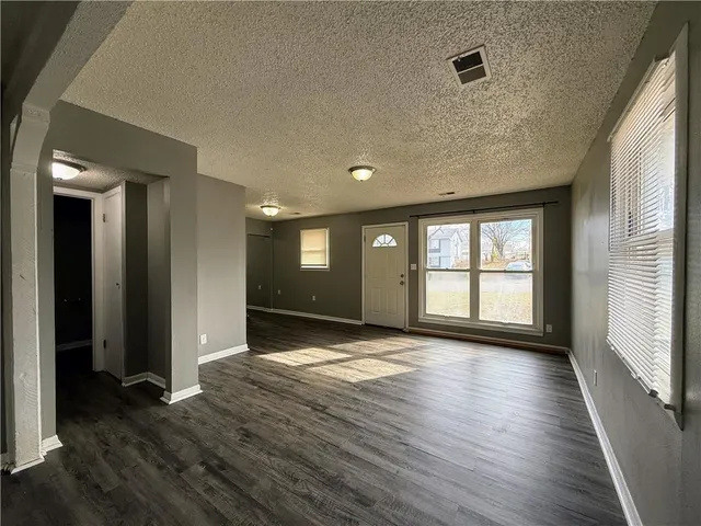 $180,000 | 6004 East 152nd Street, Grandview, MO 64030