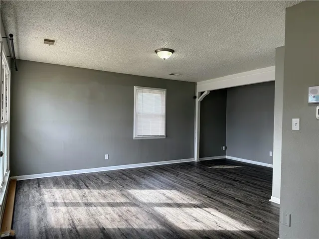 $180,000 | 6004 East 152nd Street, Grandview, MO 64030