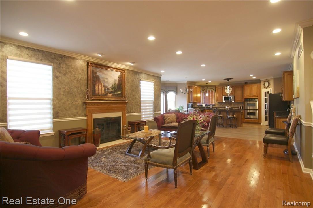 3046 Penn Court Rochester, MI 48307 - Photo 4 of 38 Penn Ct Great Room 3.jpg