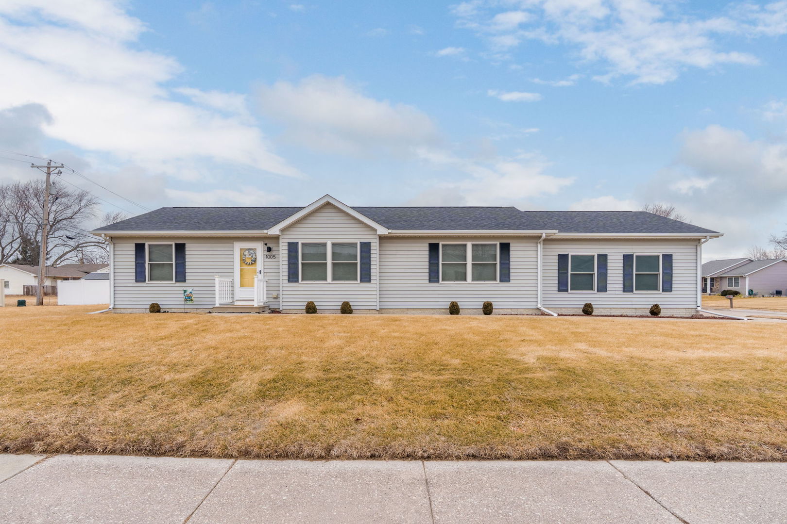 1005 17th Avenue Silvis, IL 61282 - Photo 1 of 34 a front view of house with yard and swimming pool