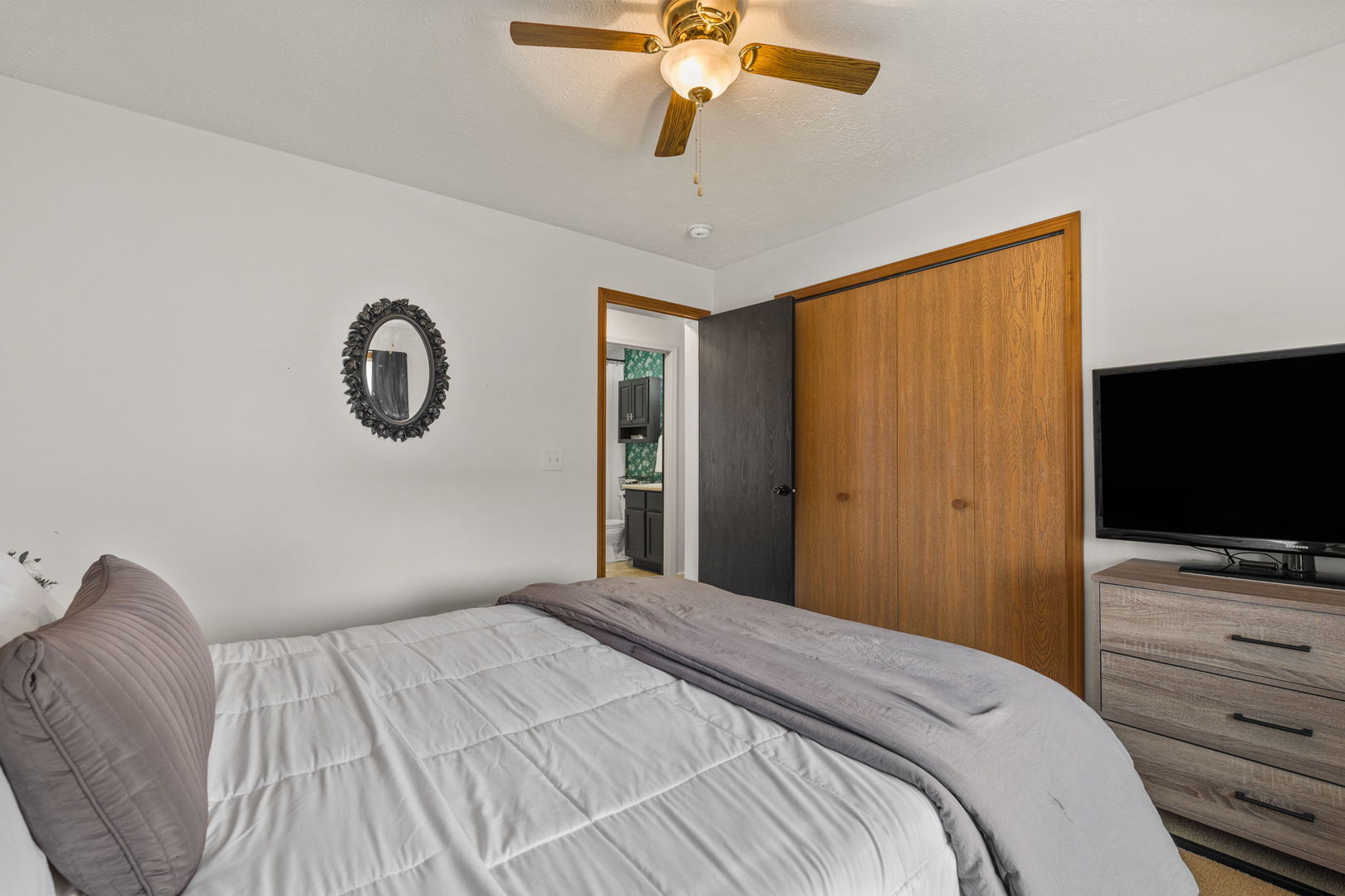 1005 17th Avenue Silvis, IL 61282 - Photo 18 of 34 a bedroom with a bed and a chandelier