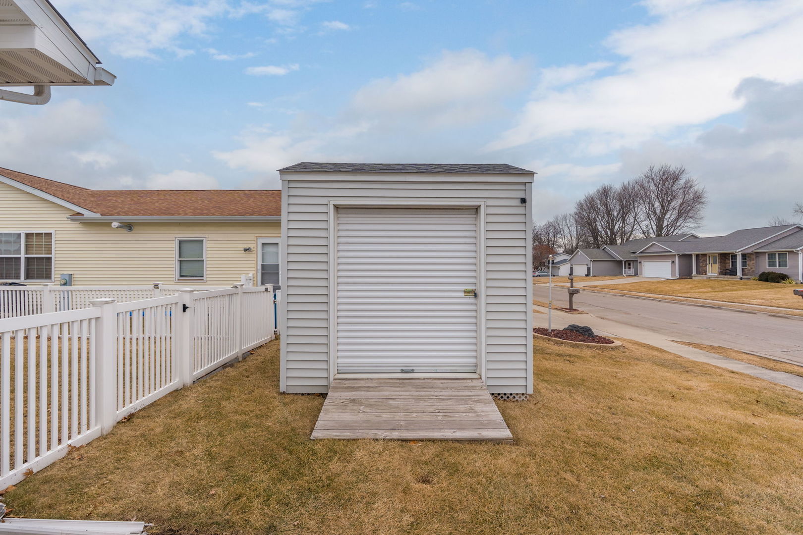 1005 17th Avenue Silvis, IL 61282 - Photo 30 of 34 a front view of a house with a yard