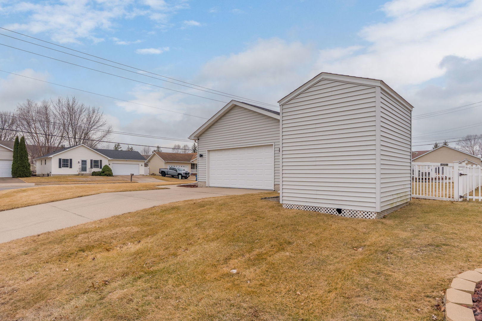 1005 17th Avenue Silvis, IL 61282 - Photo 31 of 34 a view of garage and yard