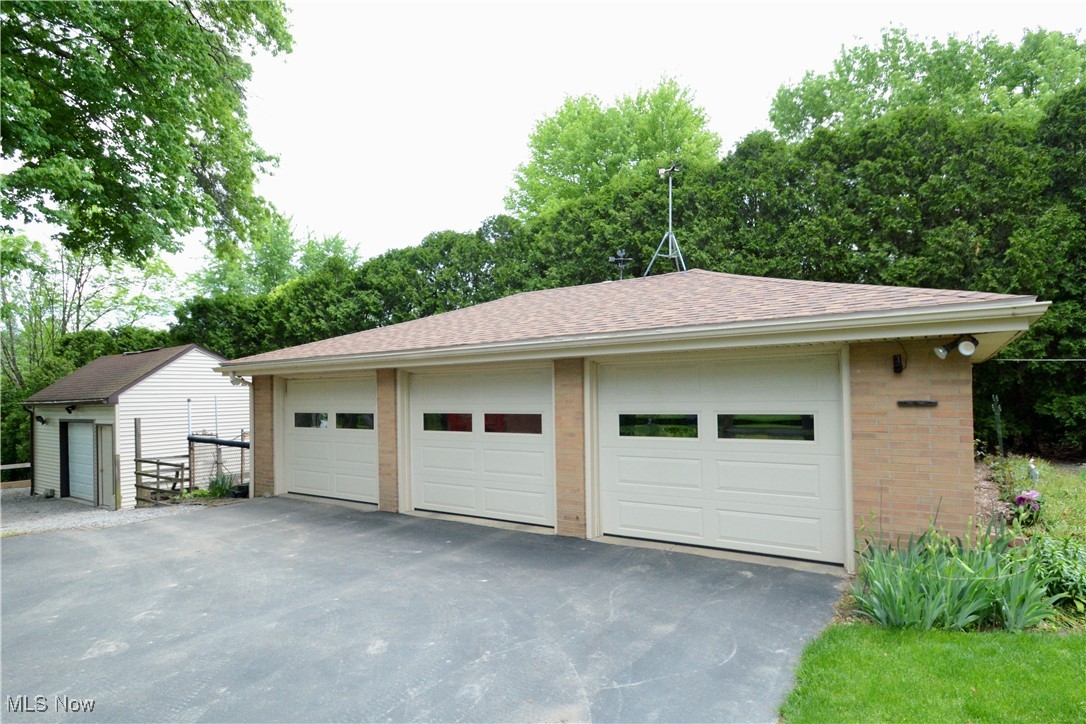 2724 Spitler Road Youngstown, OH 44514 - Photo 8 of 30 View of detached garage