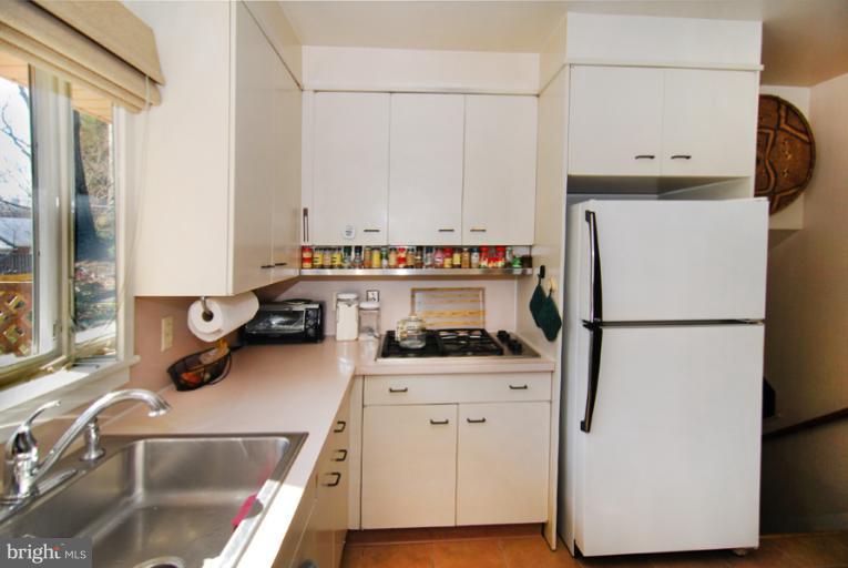 5311 Kepler Lane Springfield, VA 22151 - Photo 1 of 30 Kitchen
