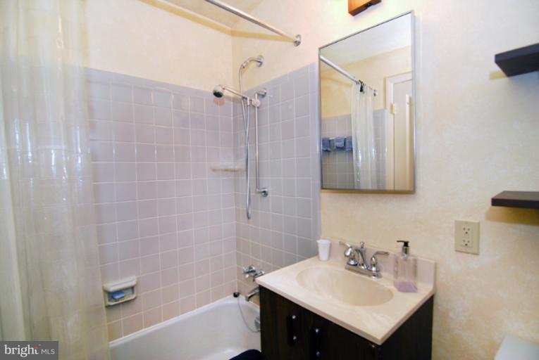 5311 Kepler Lane Springfield, VA 22151 - Photo 4 of 30 Bath