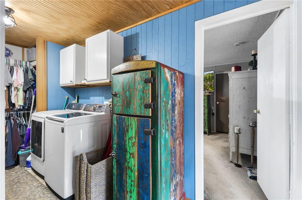 224 Hebron Road Commerce, GA 30530 - Photo 10 of 25 a utility room with dryer and washer