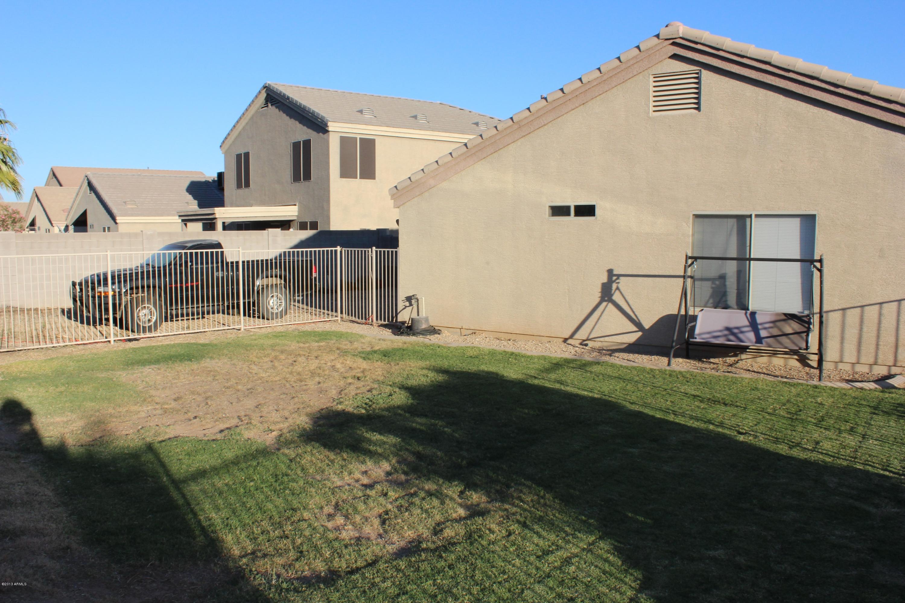 12822 West Hearn Road El Mirage, AZ 85335 - Photo 15 of 20 2013-10-22 16